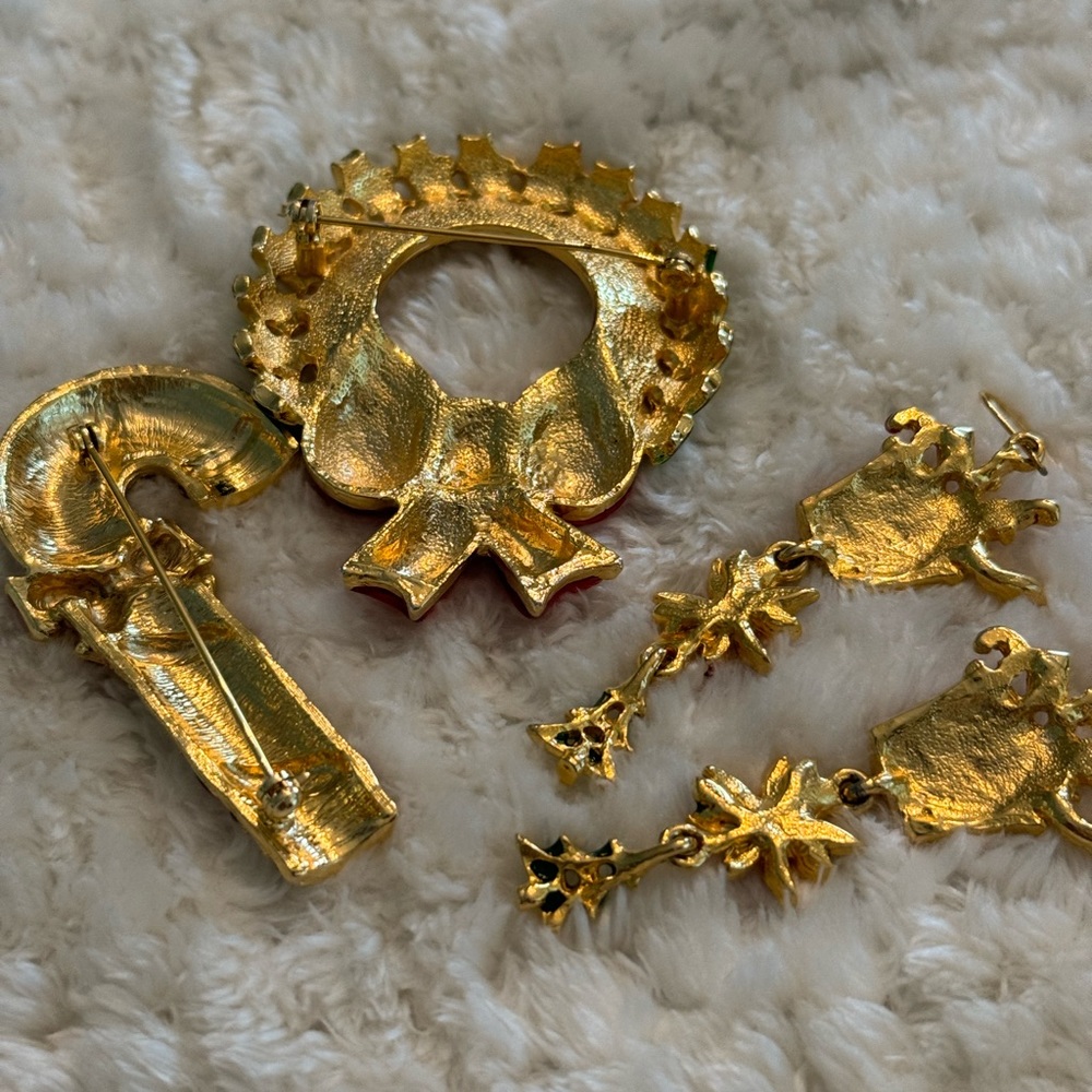 2 CHRISTMAS PINS and CHRISTMAS earrings as shown. Bright and brilliant - Picture 2 of 4